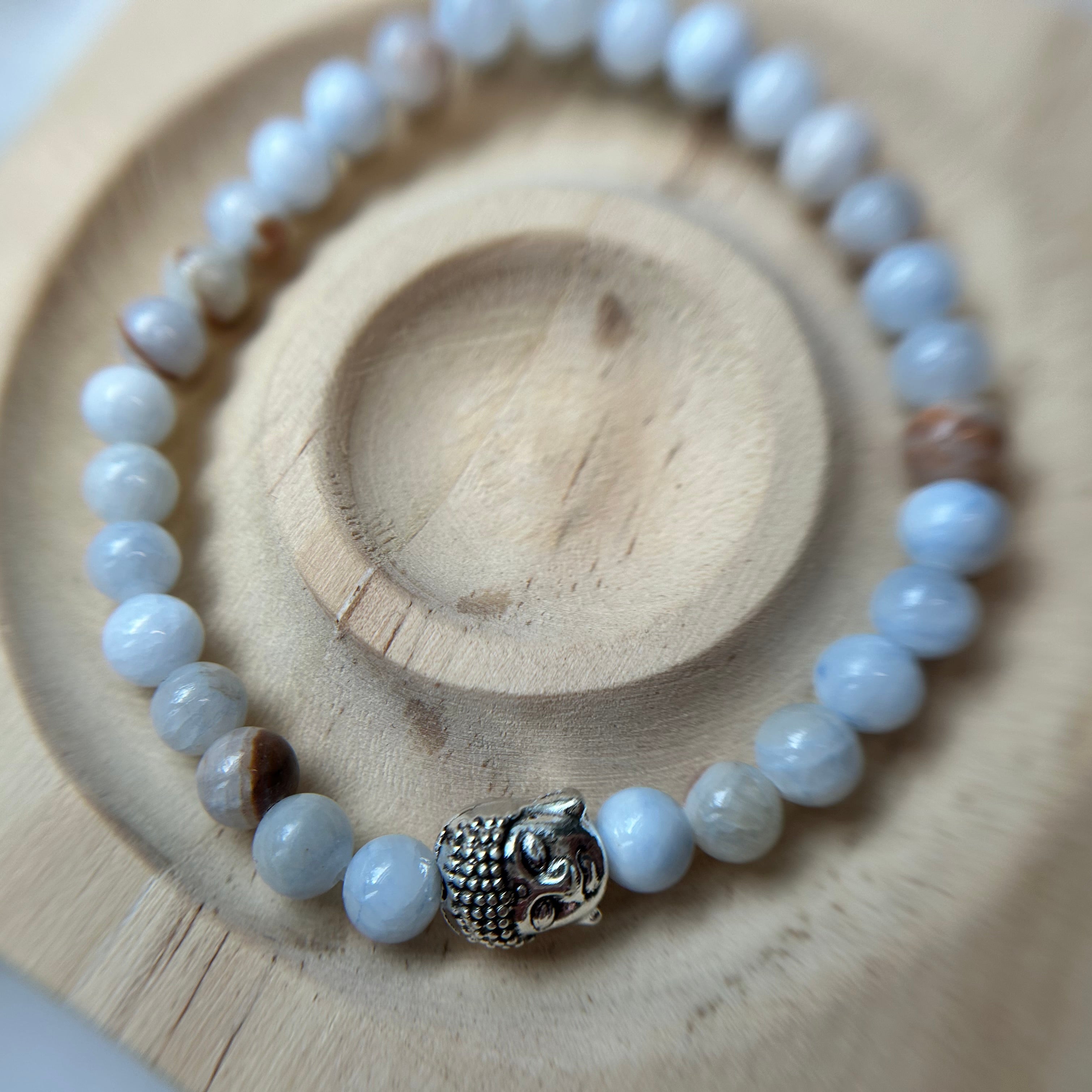 Chalcedon Armband mit Buddha Charm