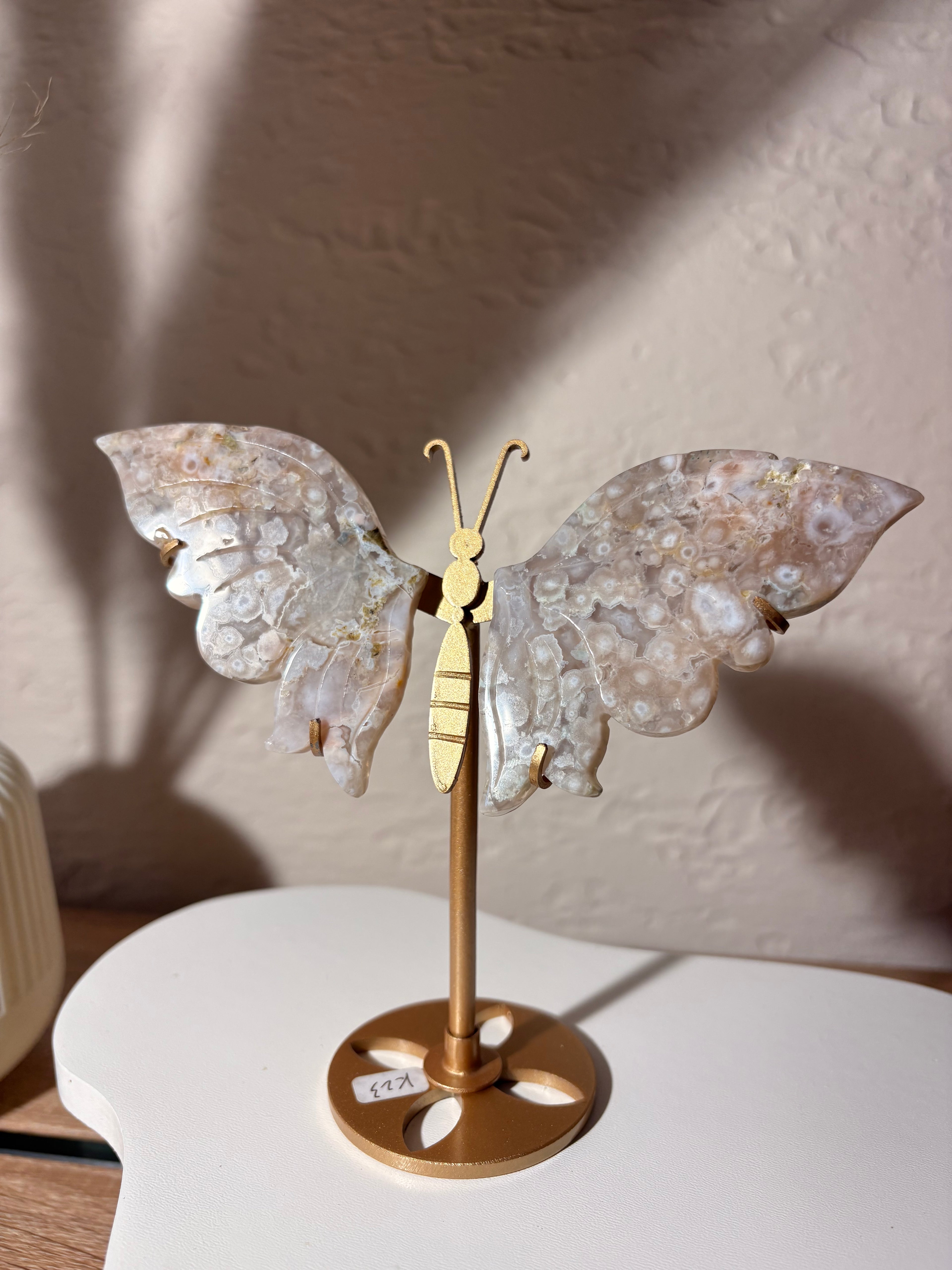Blumenachat Schmetterling auf Ständer