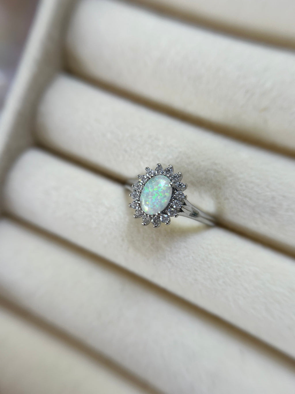 Opalring mit Zirkonia