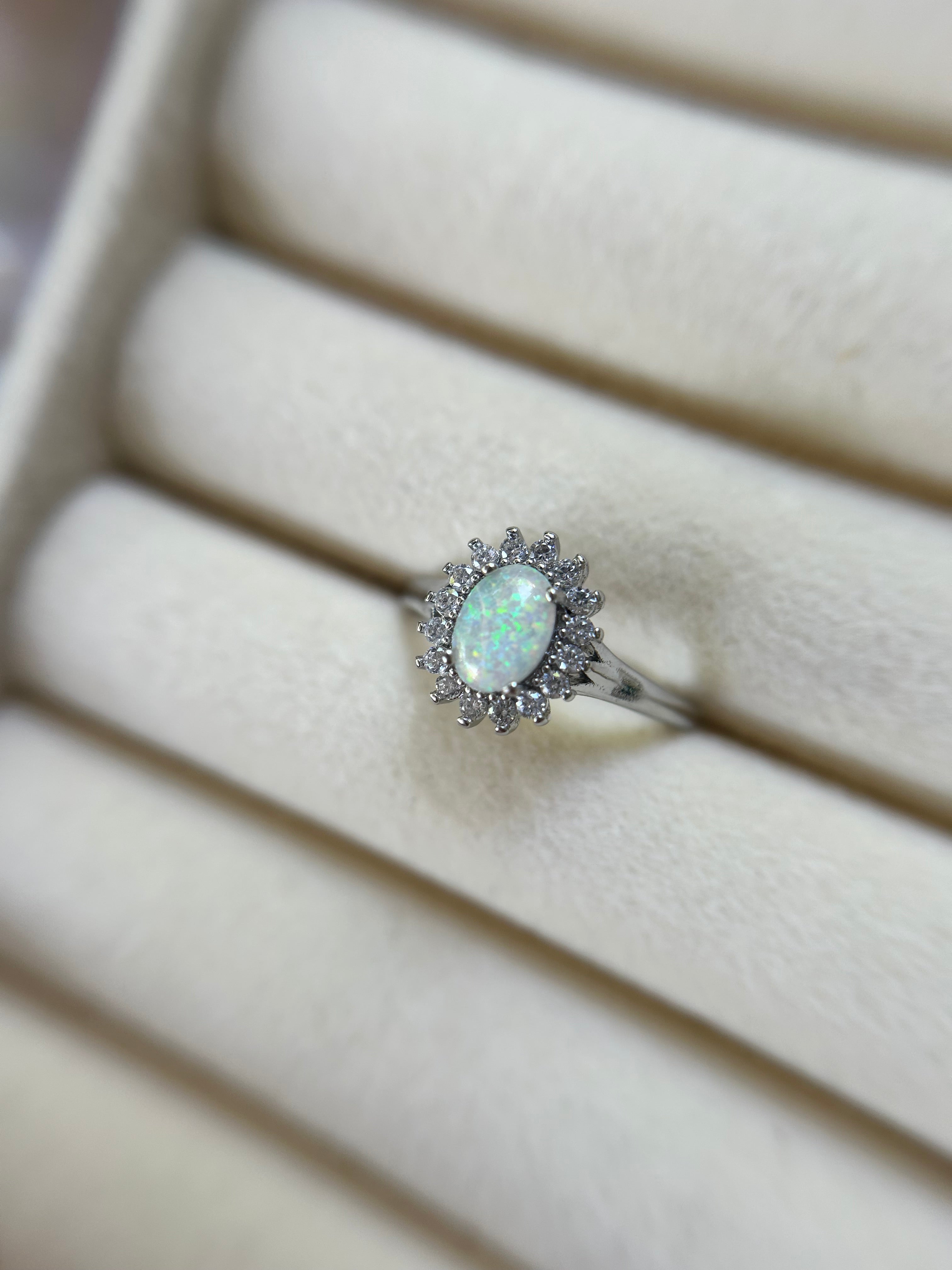 Opalring mit Zirkonia