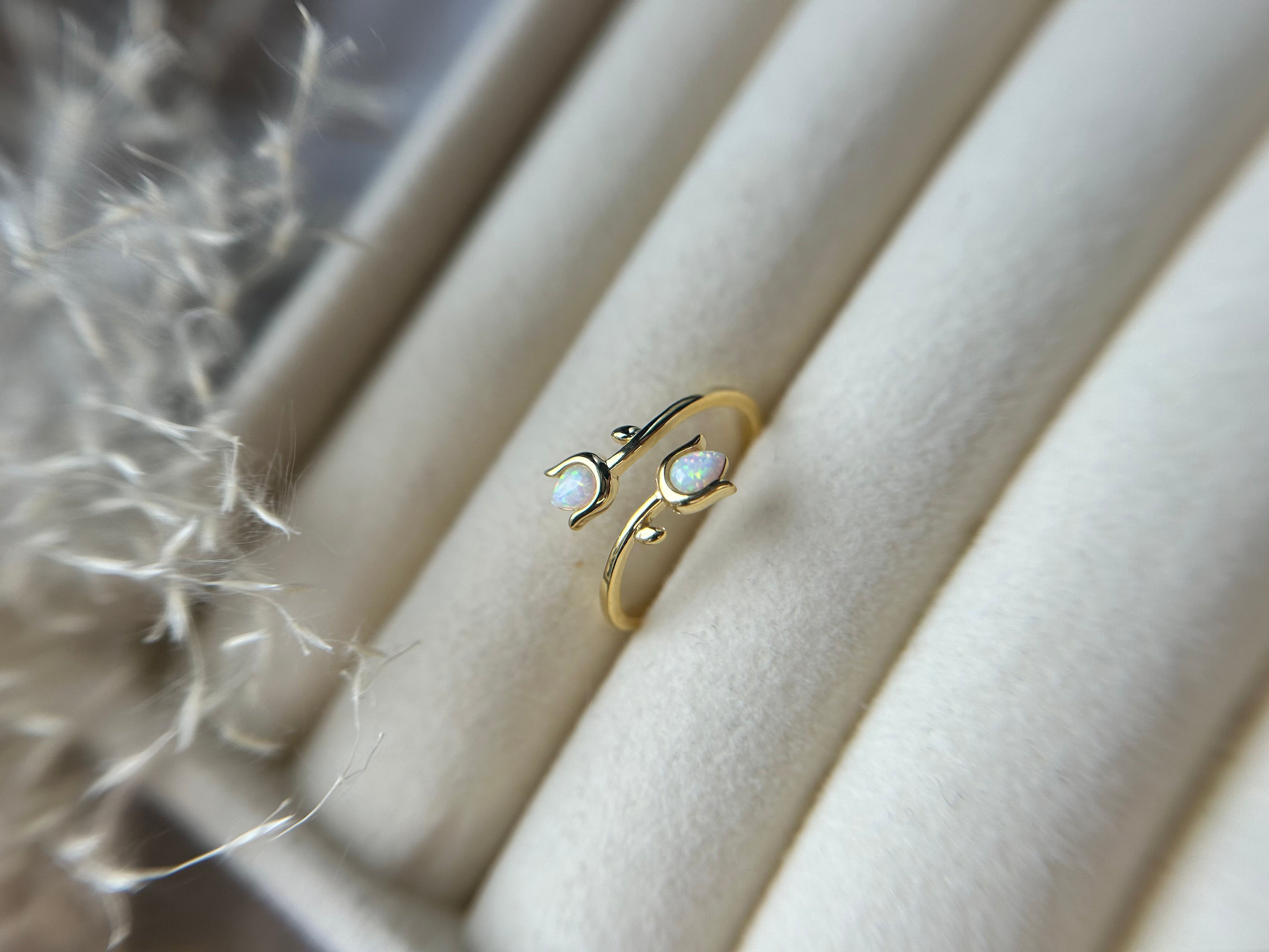 Tulpenring mit Opal | vergoldet