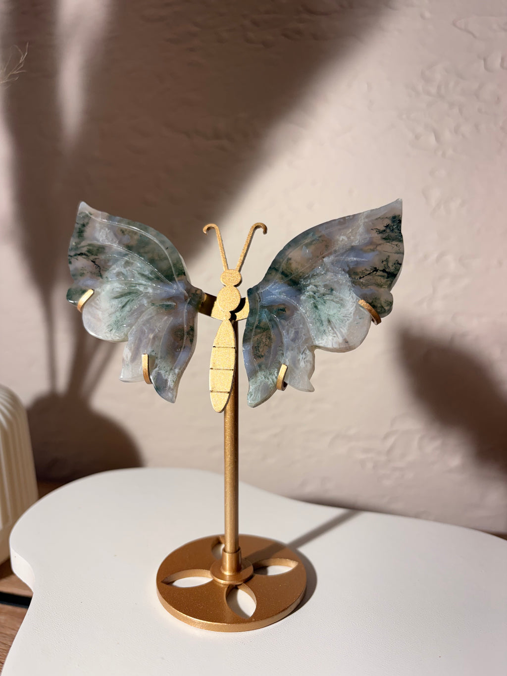 Moosachat Schmetterling auf Ständer