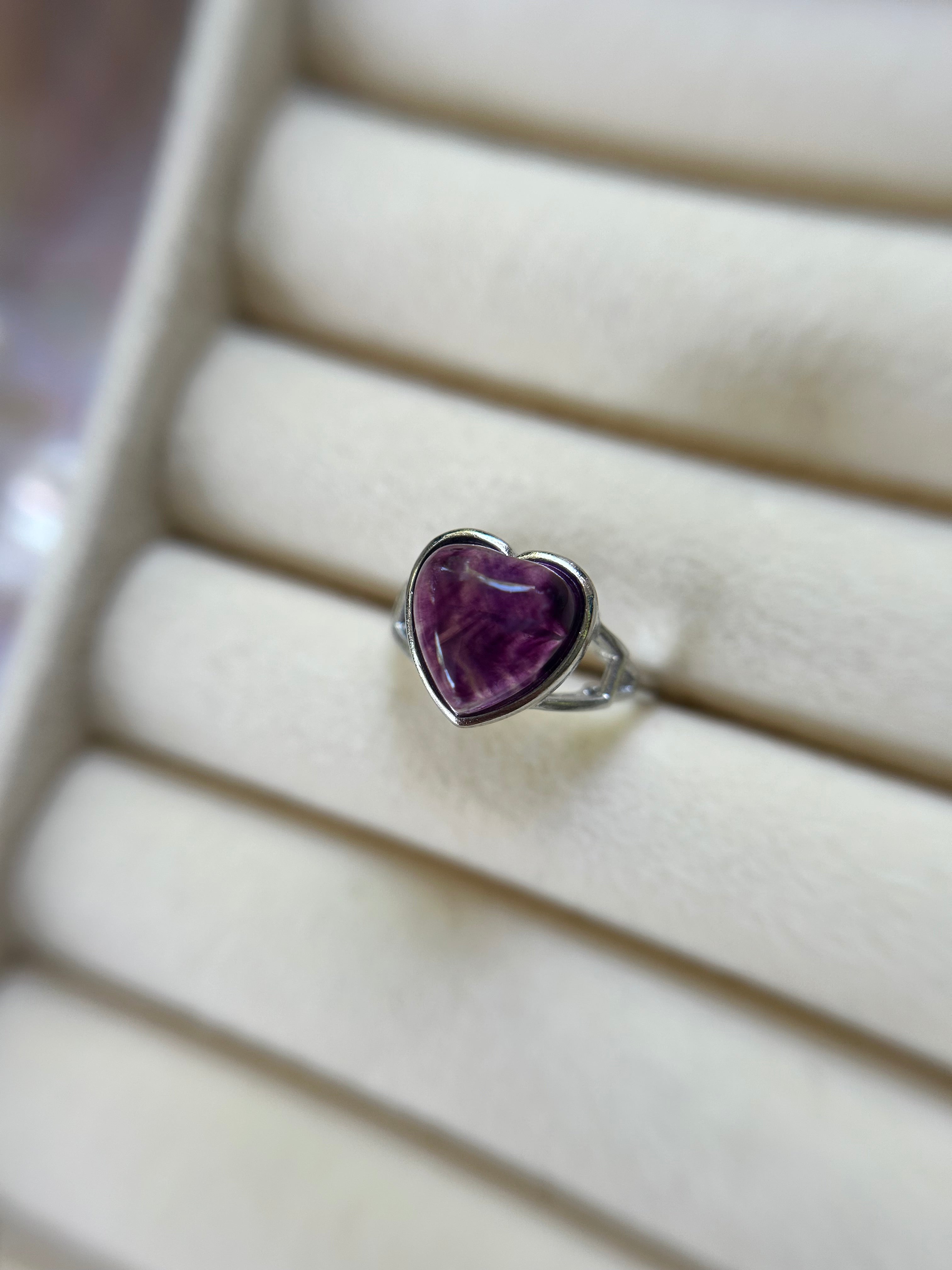 Lila Fluorit Herz Ring
