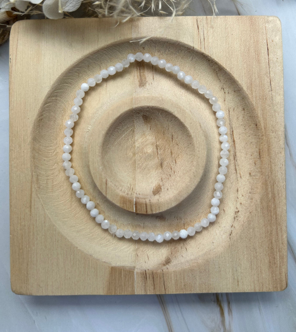 Mondstein (weißer Labradorit) Armband | faccetiert
