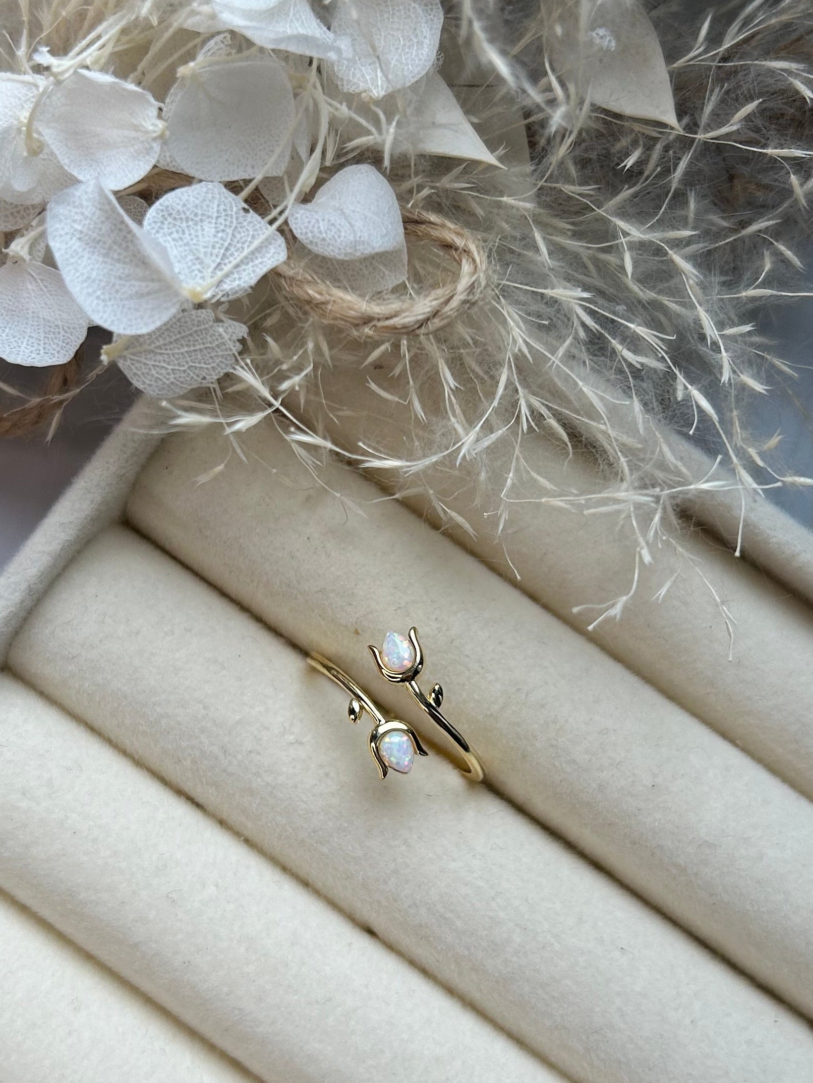 Tulpenring mit Opal | vergoldet