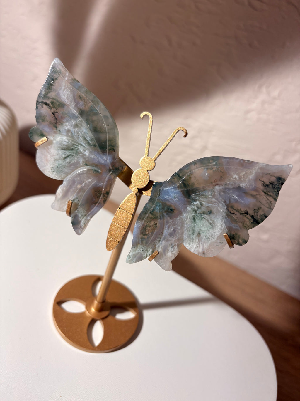 Moosachat Schmetterling auf Ständer