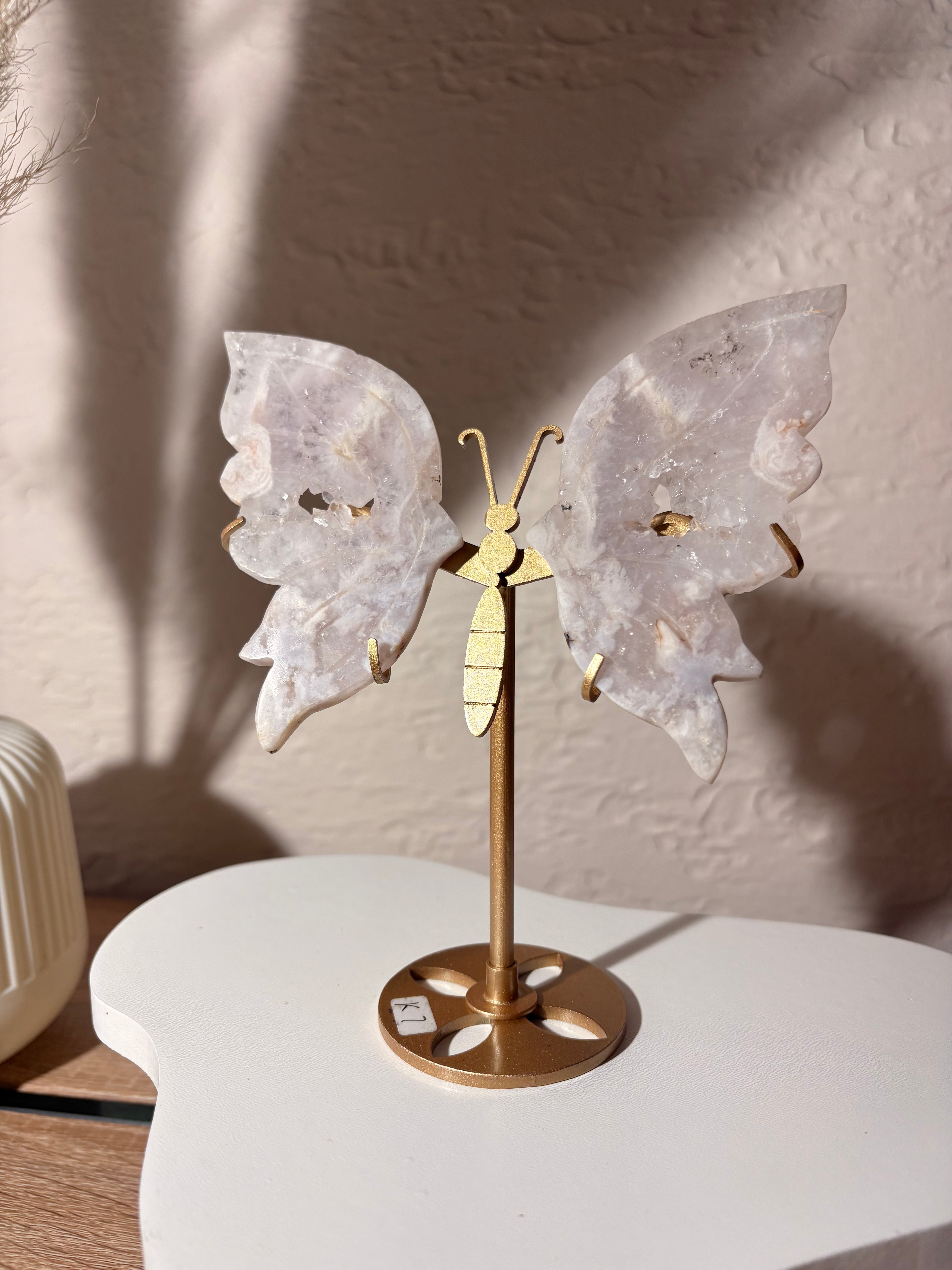 Druzy-Blumenachat-Schmetterling auf Ständer