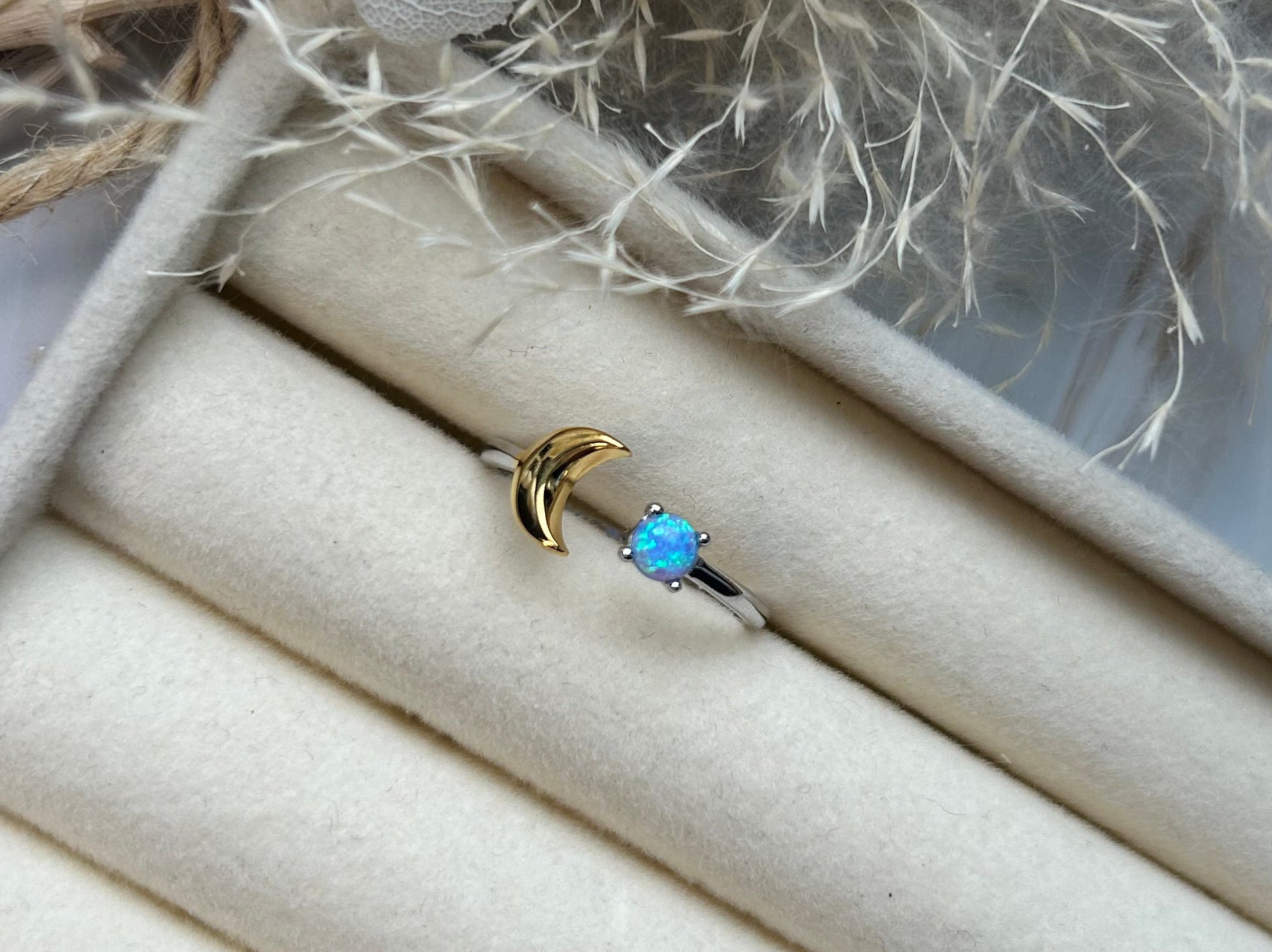 Mond & Opal Ring
