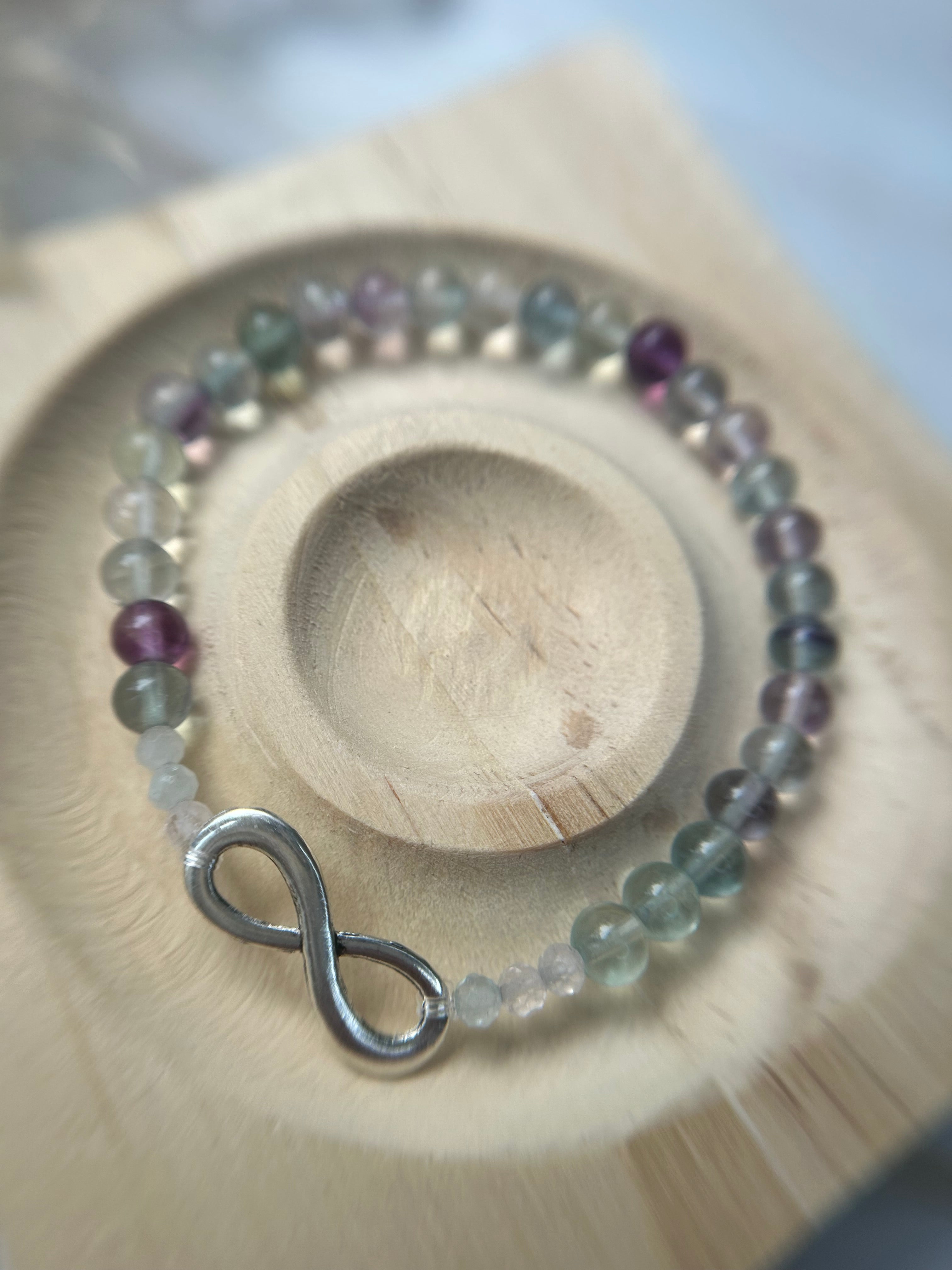 Fluorit-Armband mit Unendlichkeitszeichen