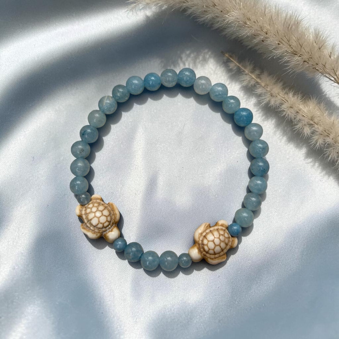 Aquamarin mit Schildkröten Charm